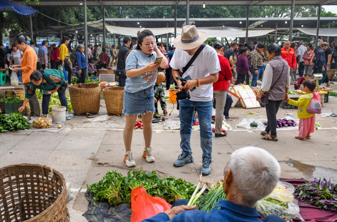 直播赶场，焕新千年古老集市