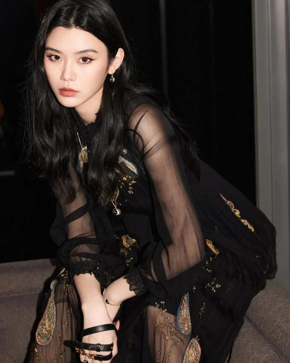 超模奚梦瑶嫁入豪门后，变得更加成熟，有魅力了