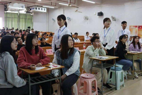 川大一男生女厕所偷拍，被开除学籍，10天内多所高校发生类似事件