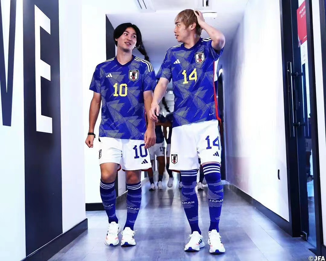 德国2014年世界杯球衣（日本队的世界杯战袍，颇受好评！韩国队的世界杯战袍，加深了红色）