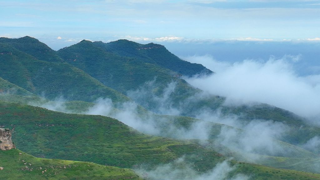 武帝山國(guó)家森林公園：雨后云海變幻多姿