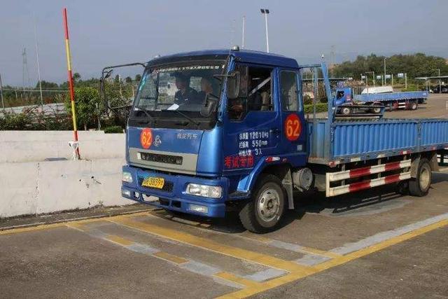 機動車、駕照迎來“3+2”新規，包括名下車牌互換，4月1日起實行