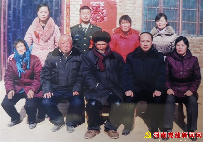 情谊重如山（全文）