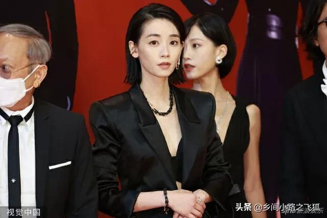 《智齿》剧组出席金像奖红毯 刘雅瑟廖子妤等亮相