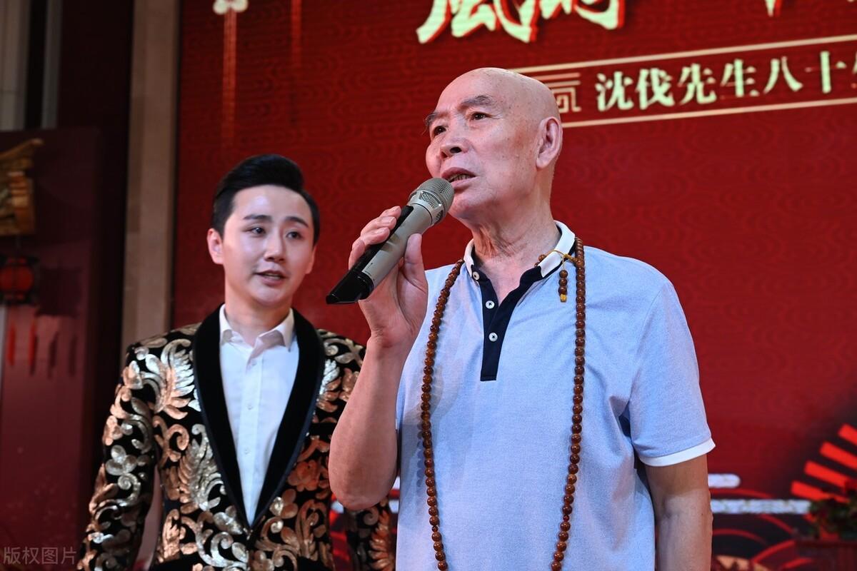 巴蜀笑星耙耳朵(巴蜀喜剧衰的衰落—与在抖音上吃老本的巴蜀笑星们)