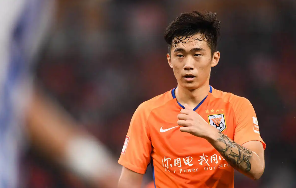 李海龙在鲁能青训属于公认的佼佼者,他是跟刘洋,陈科睿,韦世豪一批的