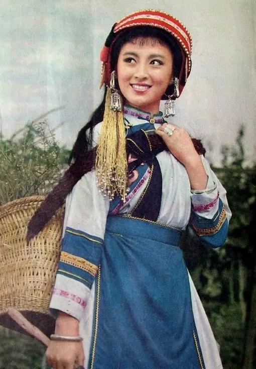 重温浪漫的爱情老电影《阿诗玛》