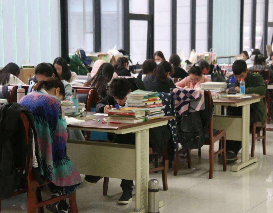 上海一高校公开招聘教师，享有“事业单位”待遇，学历要求很苛刻