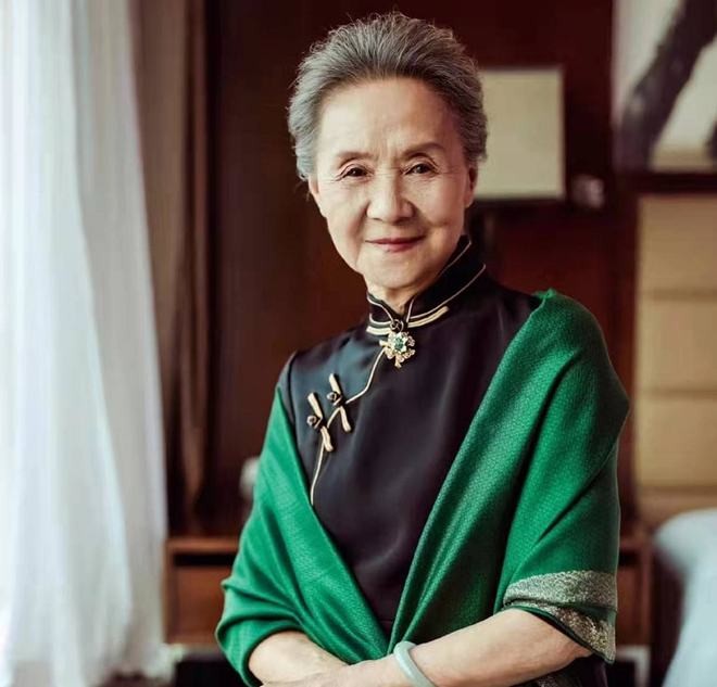 哪有什么“不老女神”，离开百万修图师，这些女明星的脸全露馅了