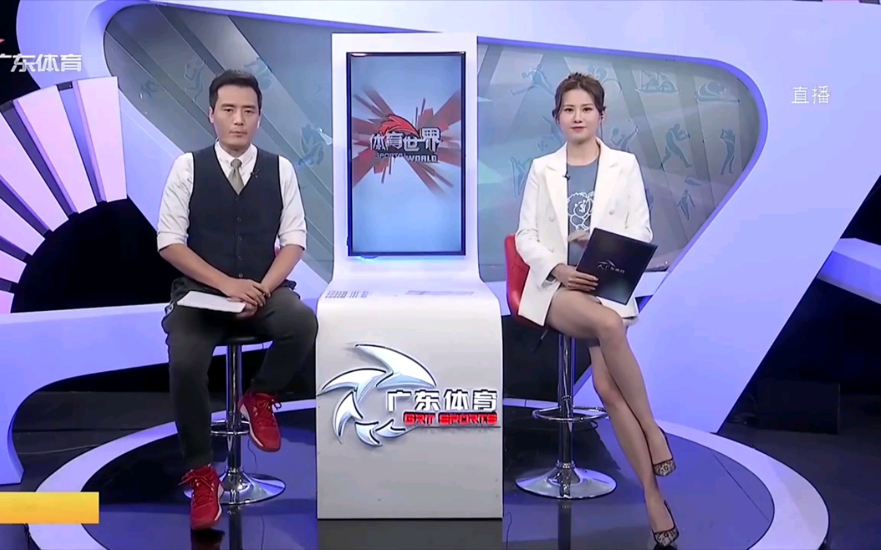 以短裙 逆天长腿著称的广东体育频道美女主持群)