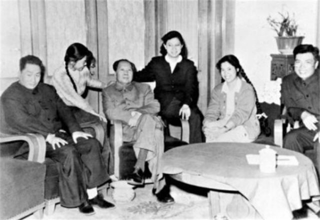 1962年，刘思齐和杨茂之举行婚礼，毛主席亲送300元钱作为贺礼