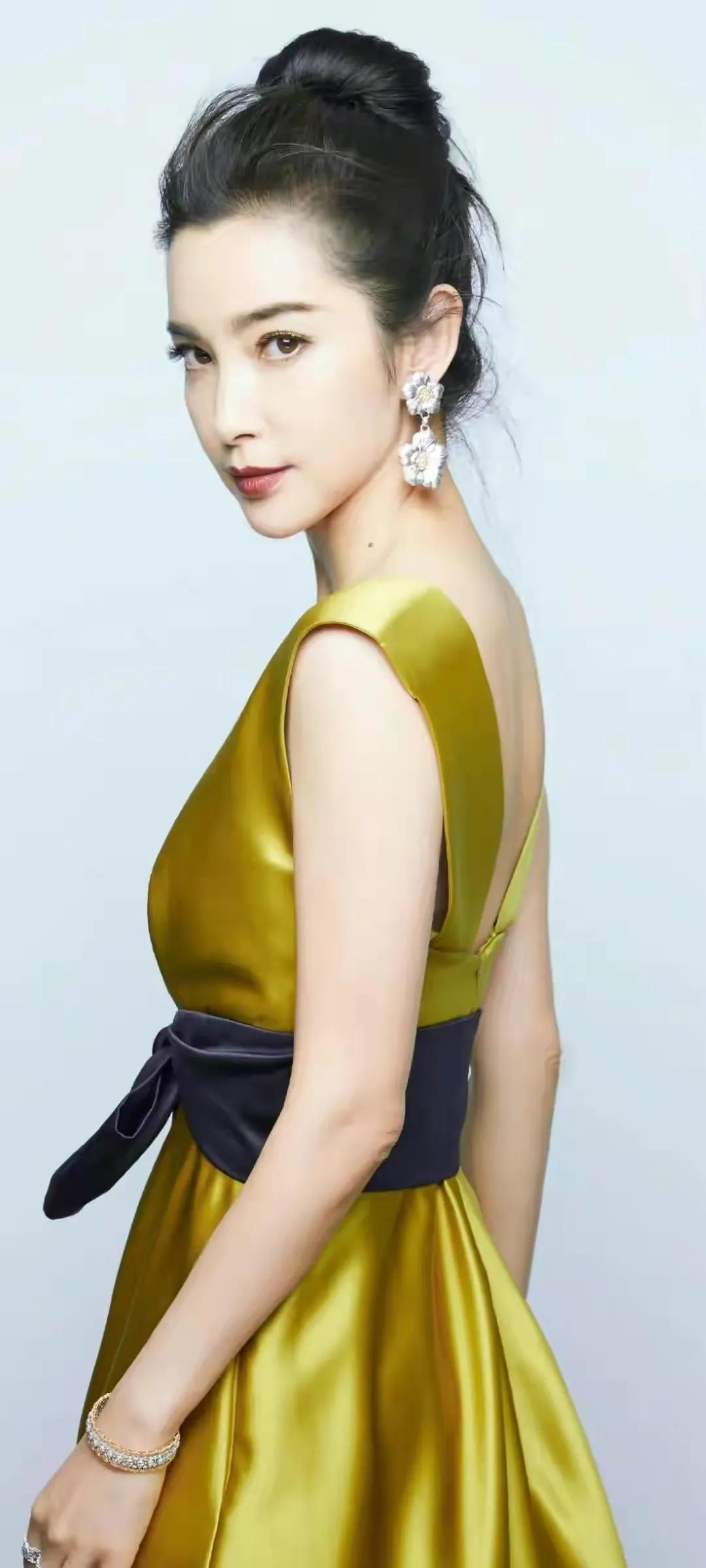 李冰冰：温文尔雅，明艳动人