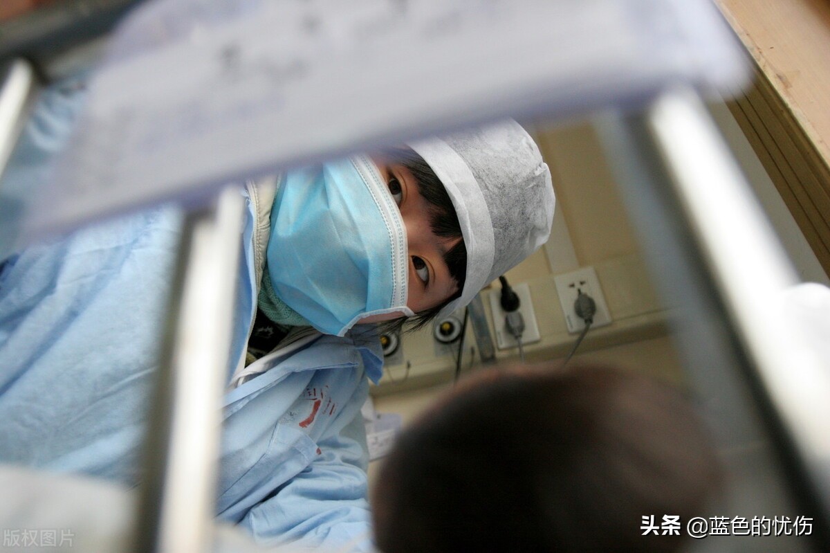 晚年老人不能自理，卧病在床，该怎么办？明智的老人是这样做的