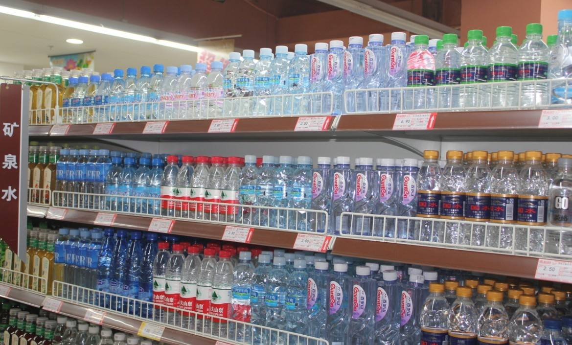 在车内暴晒过的“瓶装水”会致癌吗？央视实验告诉你答案