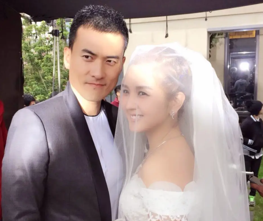 何潔釋小龍結婚了嗎何潔赫子銘的婚姻互撕史