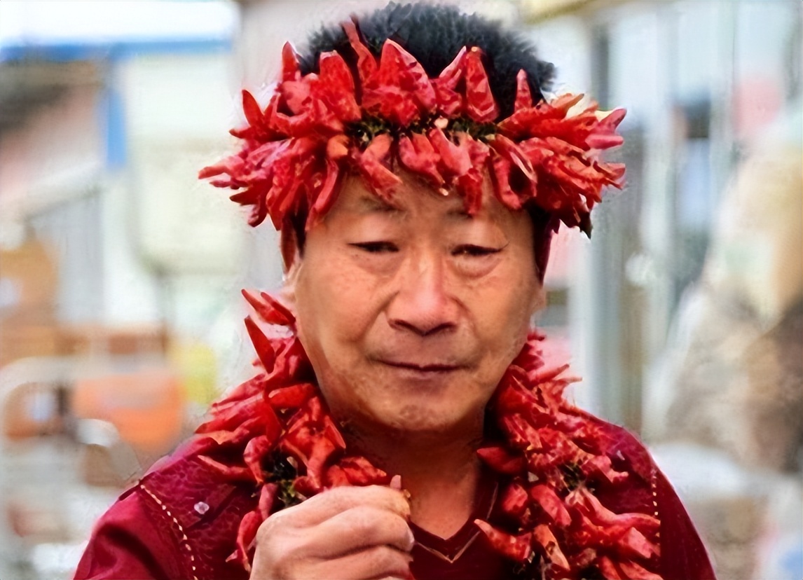 中国辣王李永志:每天5斤辣椒配白酒,破世界纪录,下场让人同情