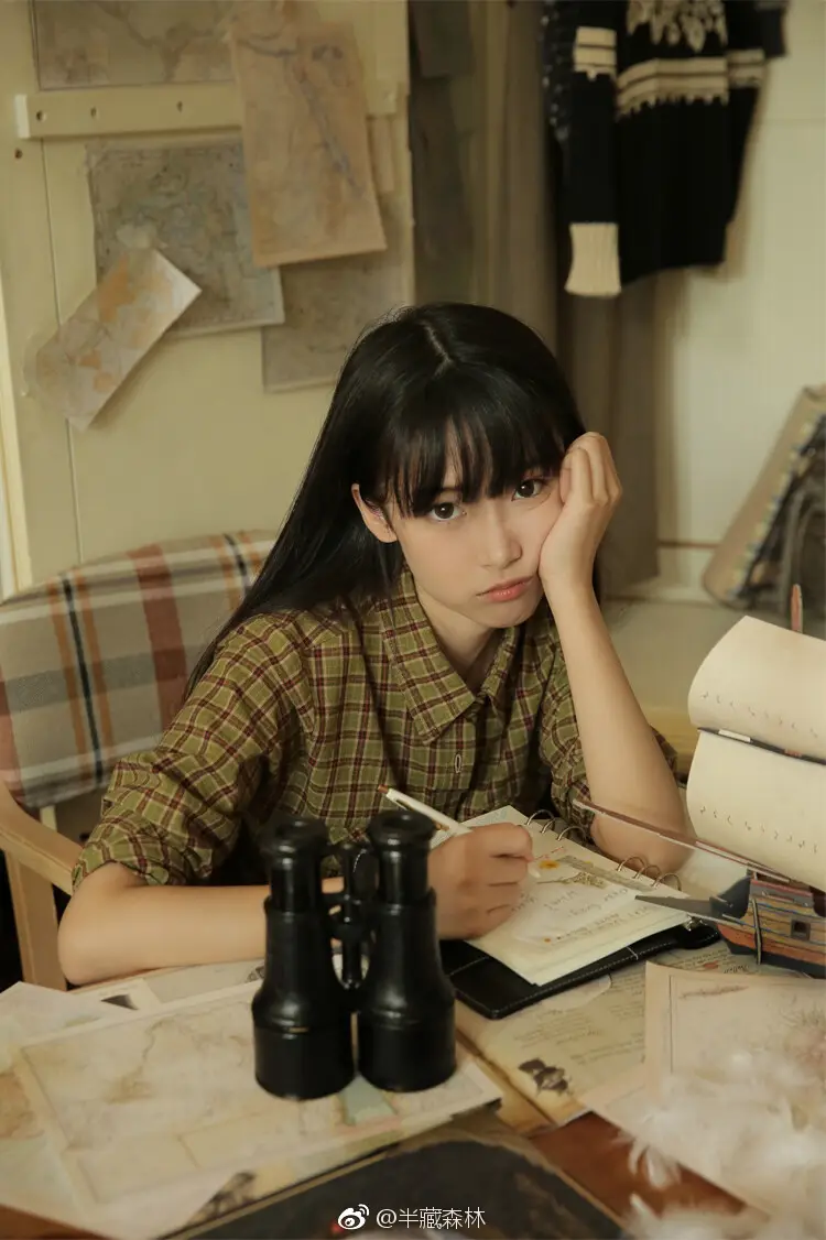 井川里予成虎牙一姐了？玩游戏太菜遭网友怒喷：你只适合买热搜