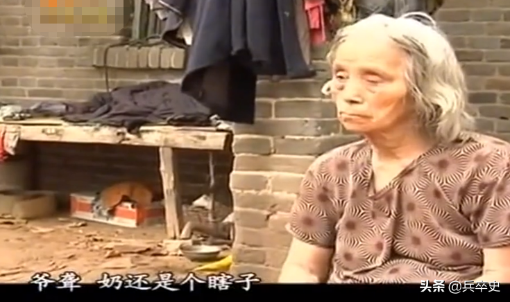 2010年，河南18岁少女“工地”搬水泥赚学费，家里穷的盐都买不起