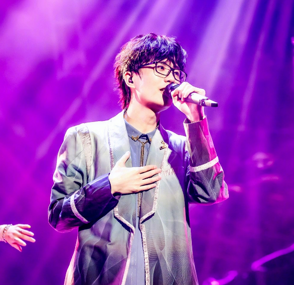 何炅老婆个人资料 何炅老婆结婚照-世界十大百科