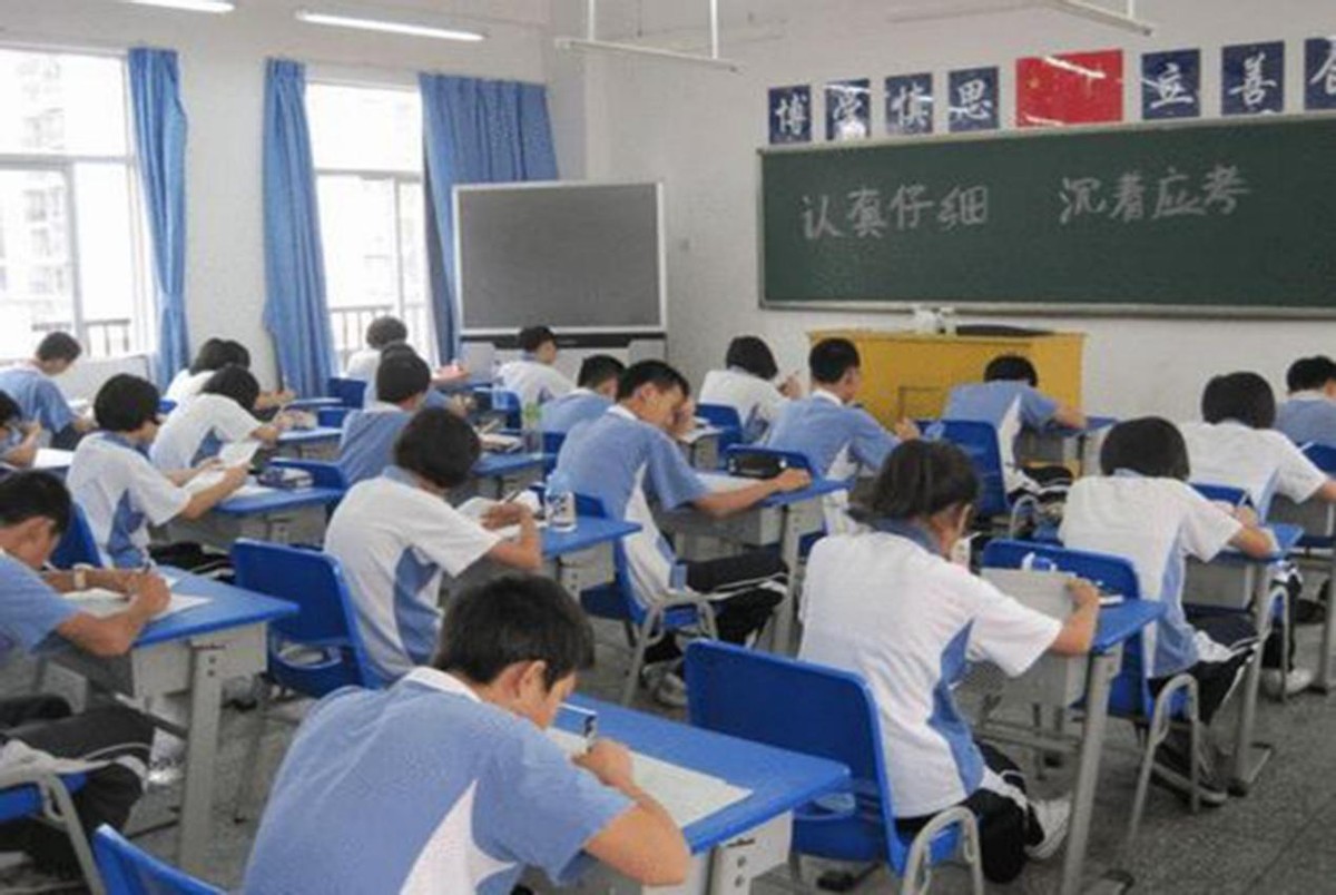 高考当天穿什么吉利？班主任：对勾卖爆了，对孩子来说未必是好事