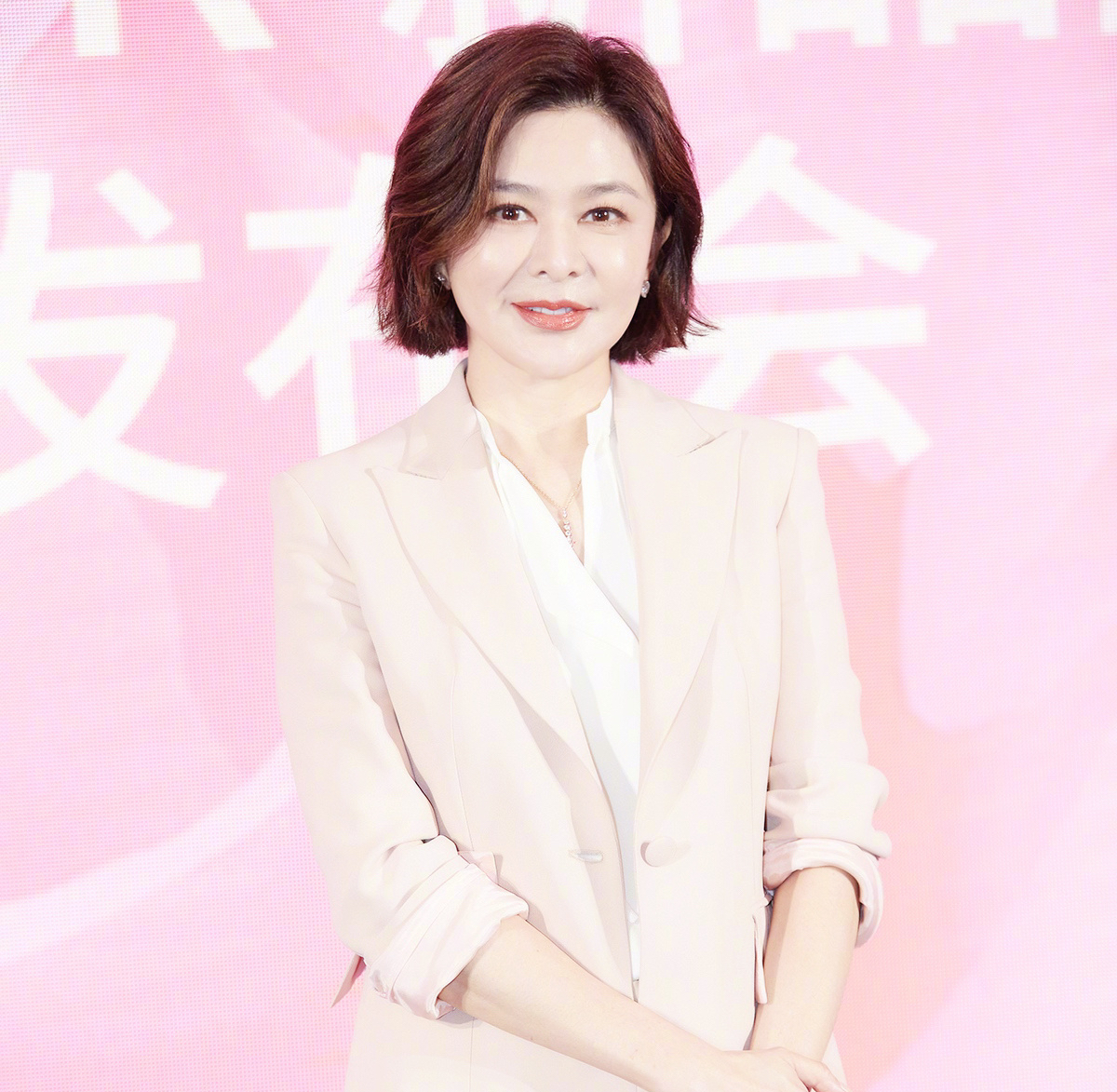 6位“清纯欲女”的劲爆情史：有人8段感情4次婚姻，有人当街热吻