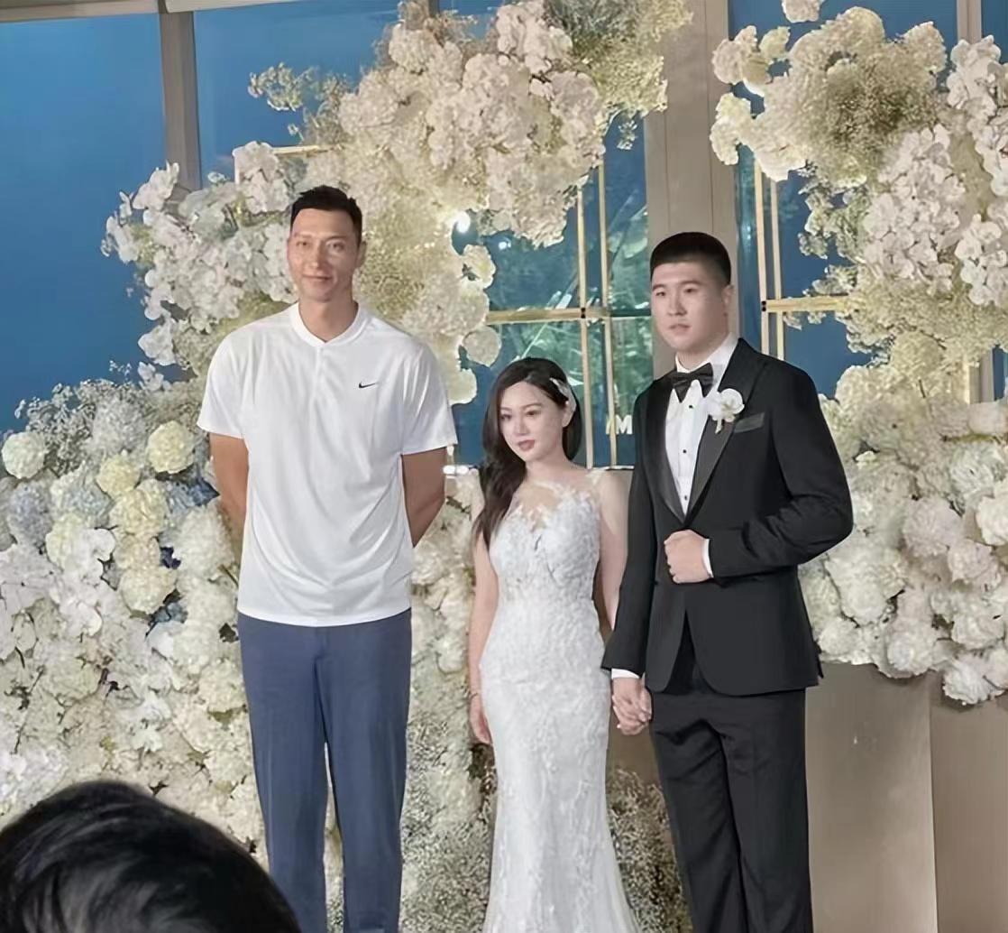 胡明轩女朋友结婚生子图片