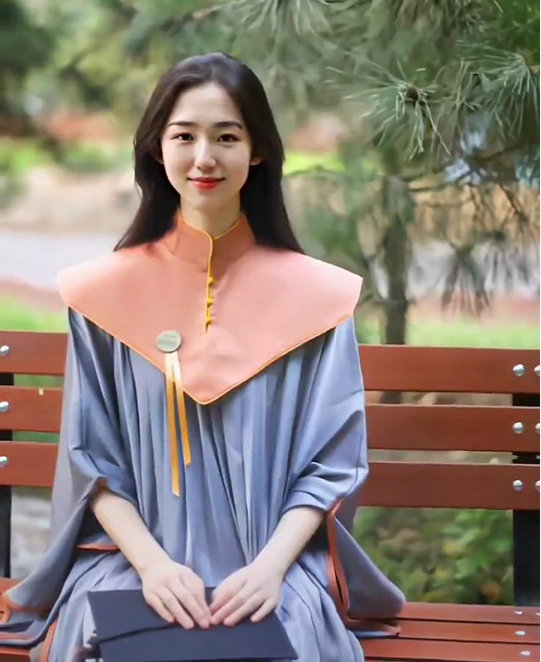 中央美术学院学士服火了，学士服颜色分类