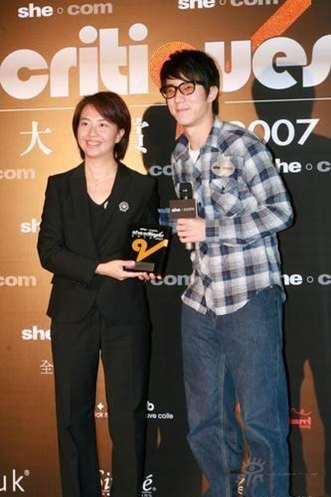 身后事靠朋友，靠救济金度日，这9位港星晚年生活，比你想的凄惨