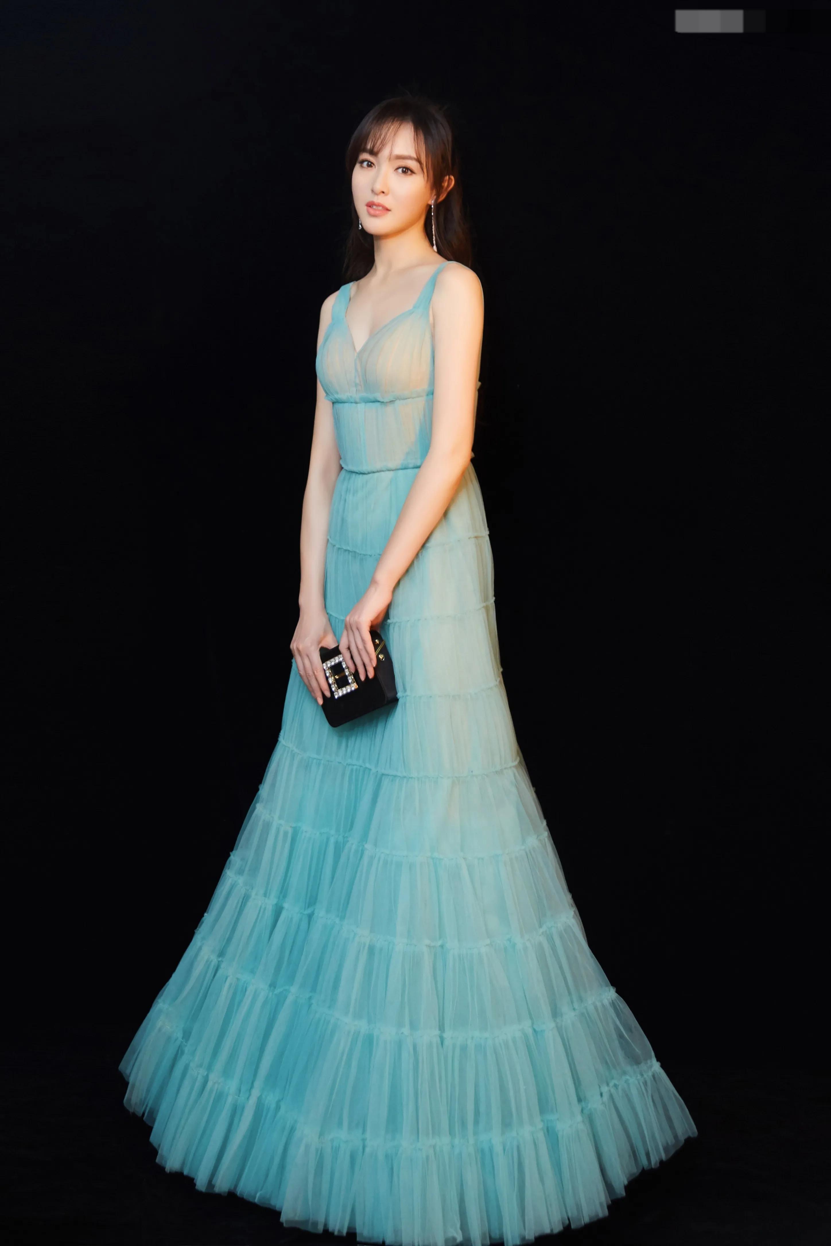 唐嫣蓝色礼服，好清纯