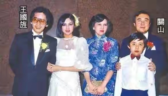 6位“清纯欲女”的劲爆情史：有人8段感情4次婚姻，有人当街热吻