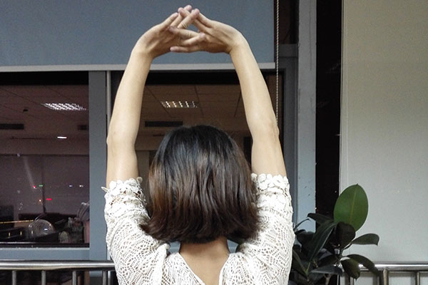 “背薄一寸，命多十年”，后背支撑上半身，想长寿要会“养背”