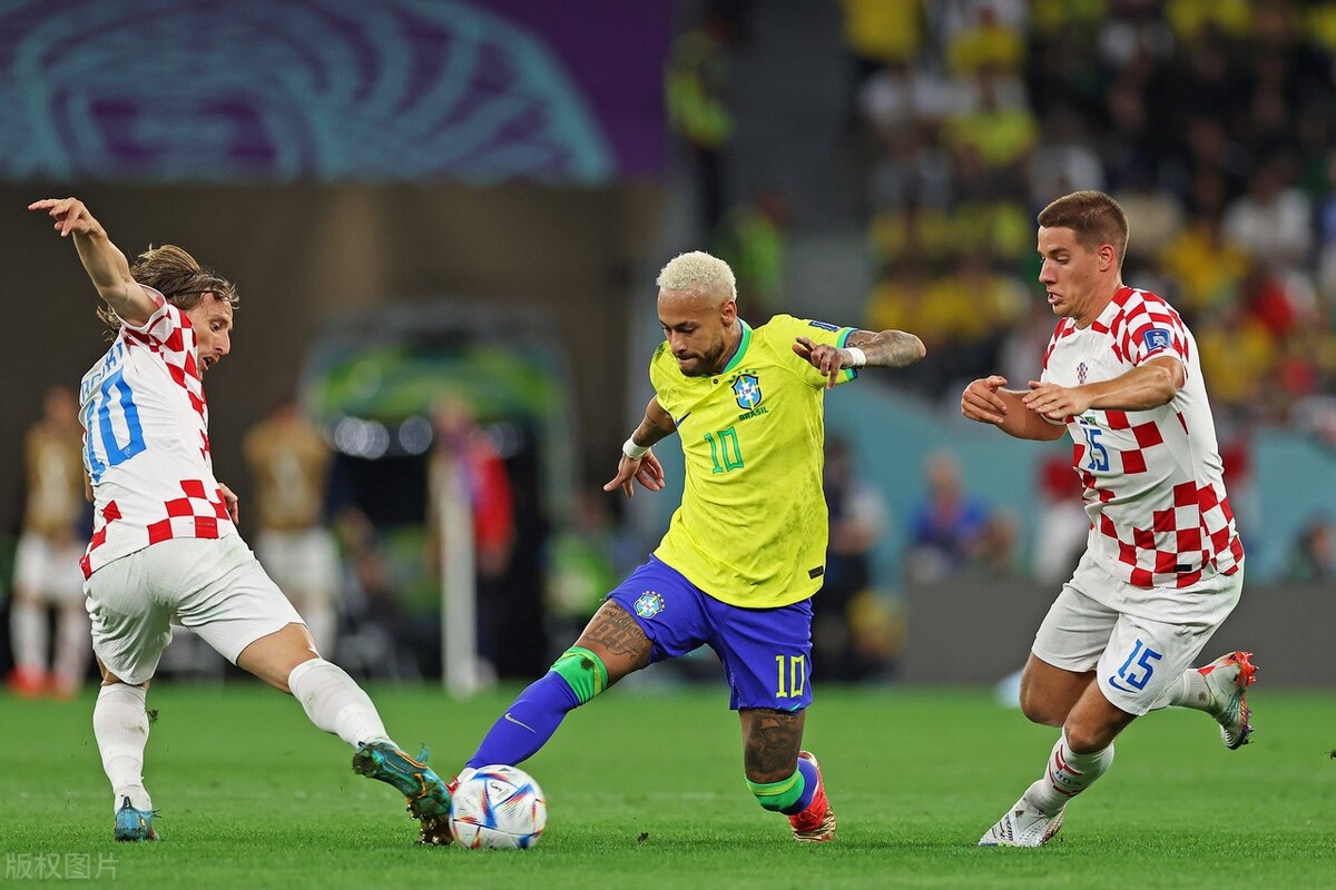 巴西对克罗地亚（世界杯-内马尔加时赛破门追平贝利纪录 巴西点球大战不敌克罗地亚）