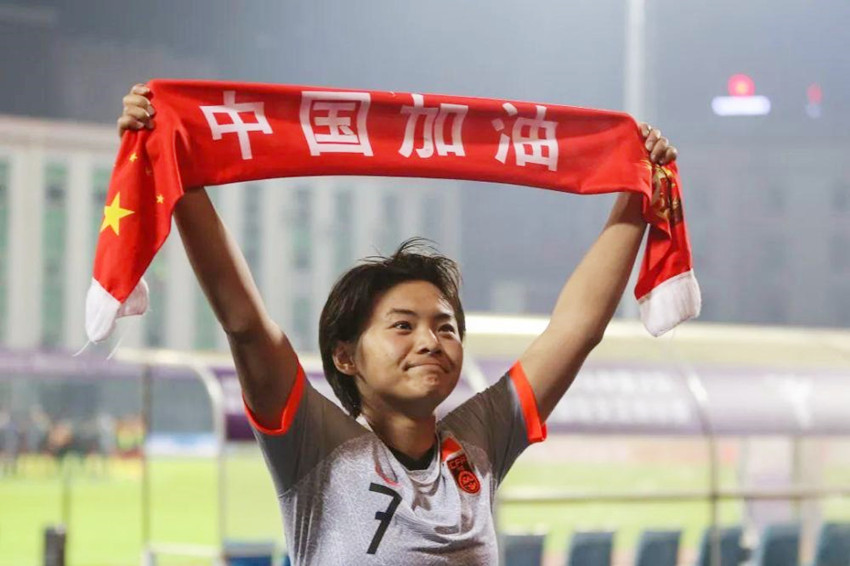 女足孙雯进球集锦(孙雯是如何为王霜站台,助王霜成才的?看两代女足旗