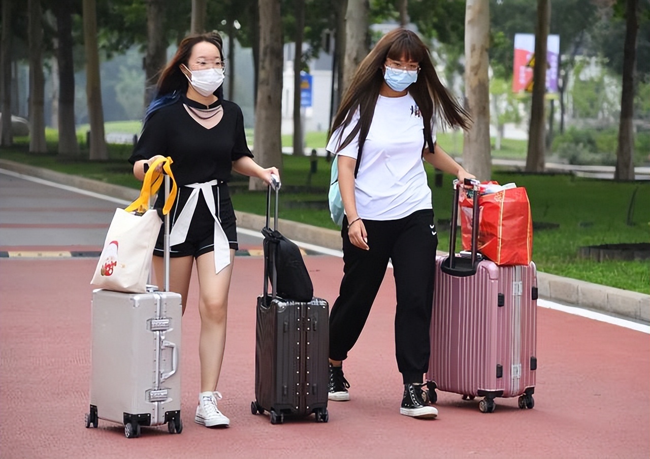 多所高校最新通知，五一仅放1天假？大学生回家计划泡汤了