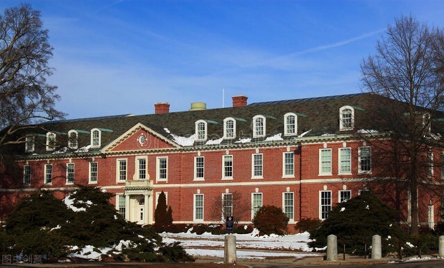 为什么大学宿舍晚上要断电断网？学姐：其中深藏了学校的良苦用心