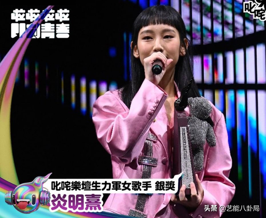 17歲港圈唱將炎明熹！父母定居內地，粵語歌開口跪，打破刻板印象