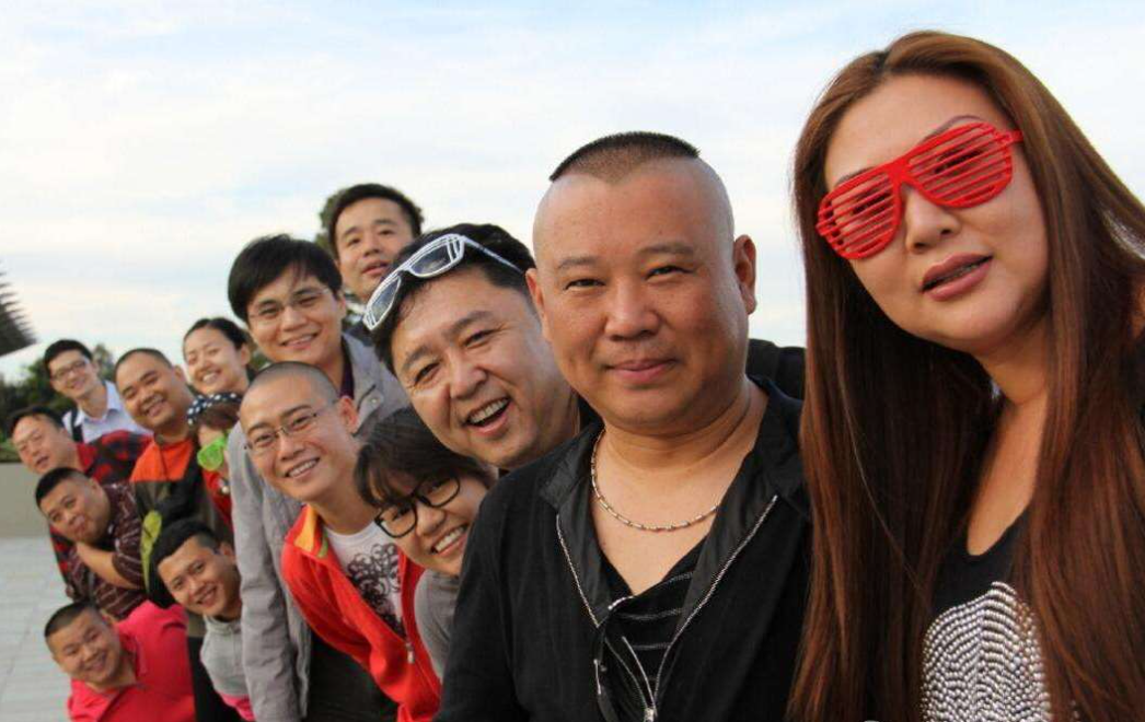 下嫁郭德纲，二婚媳妇为他卖车卖首饰，多少女人埋怨丈夫没出息