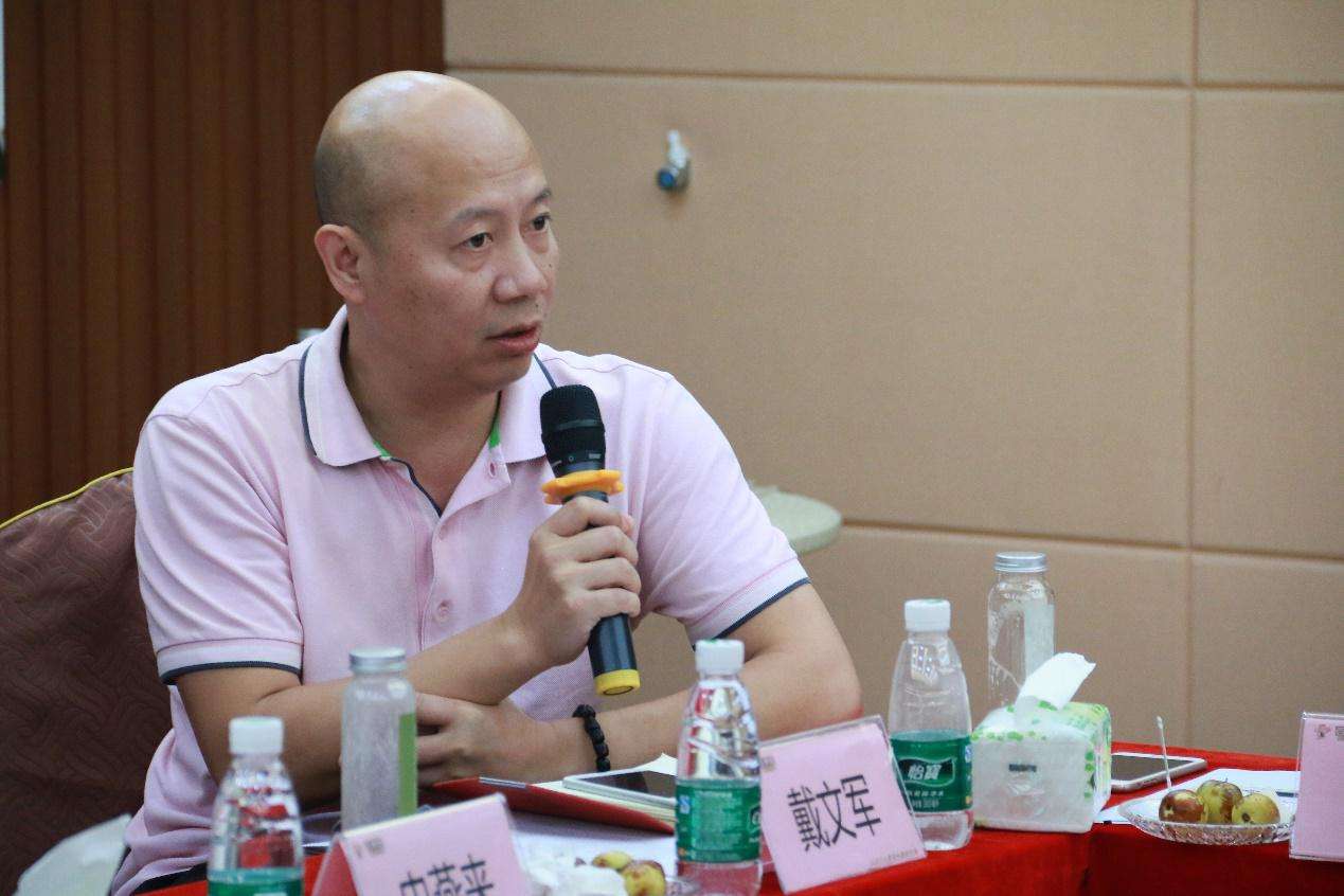 薯片辣条鸭脖，福建湖北湖南5人，靠卖小小的零食，财富超过100亿
