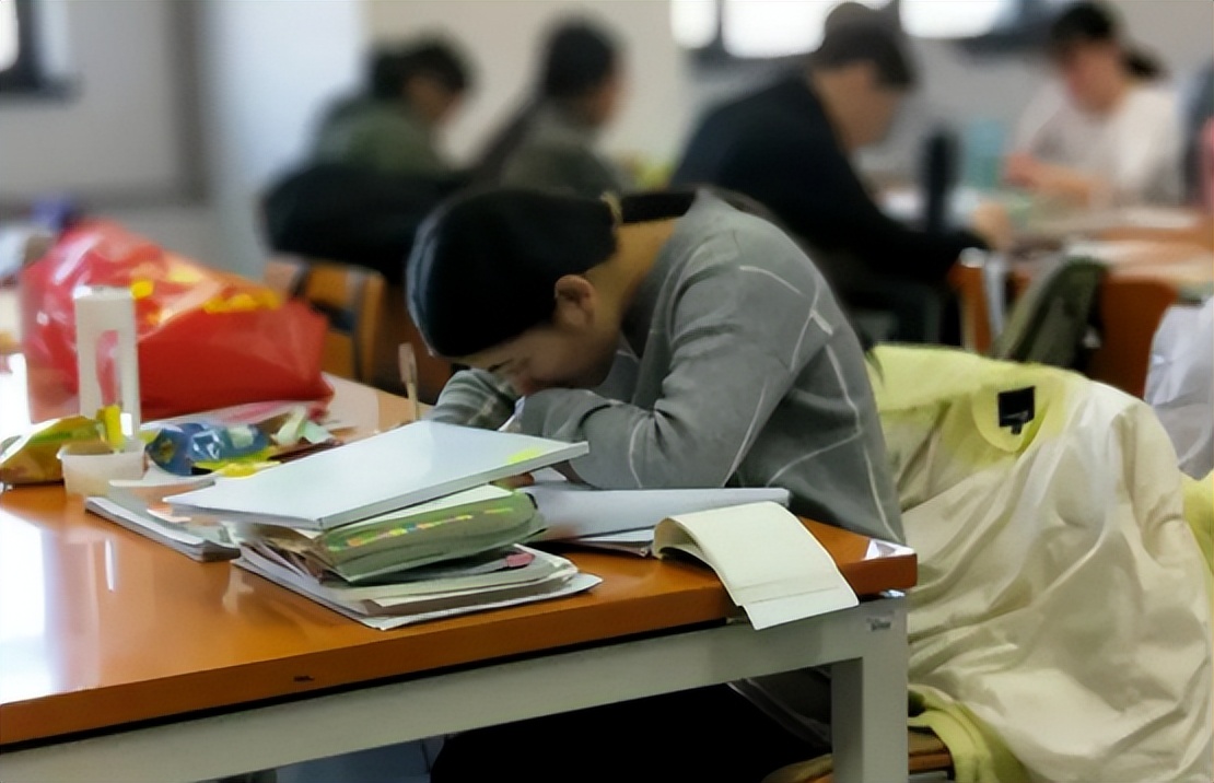 同样是挂科，大一挂科和大三挂科影响却天差地别，学生要心中有数