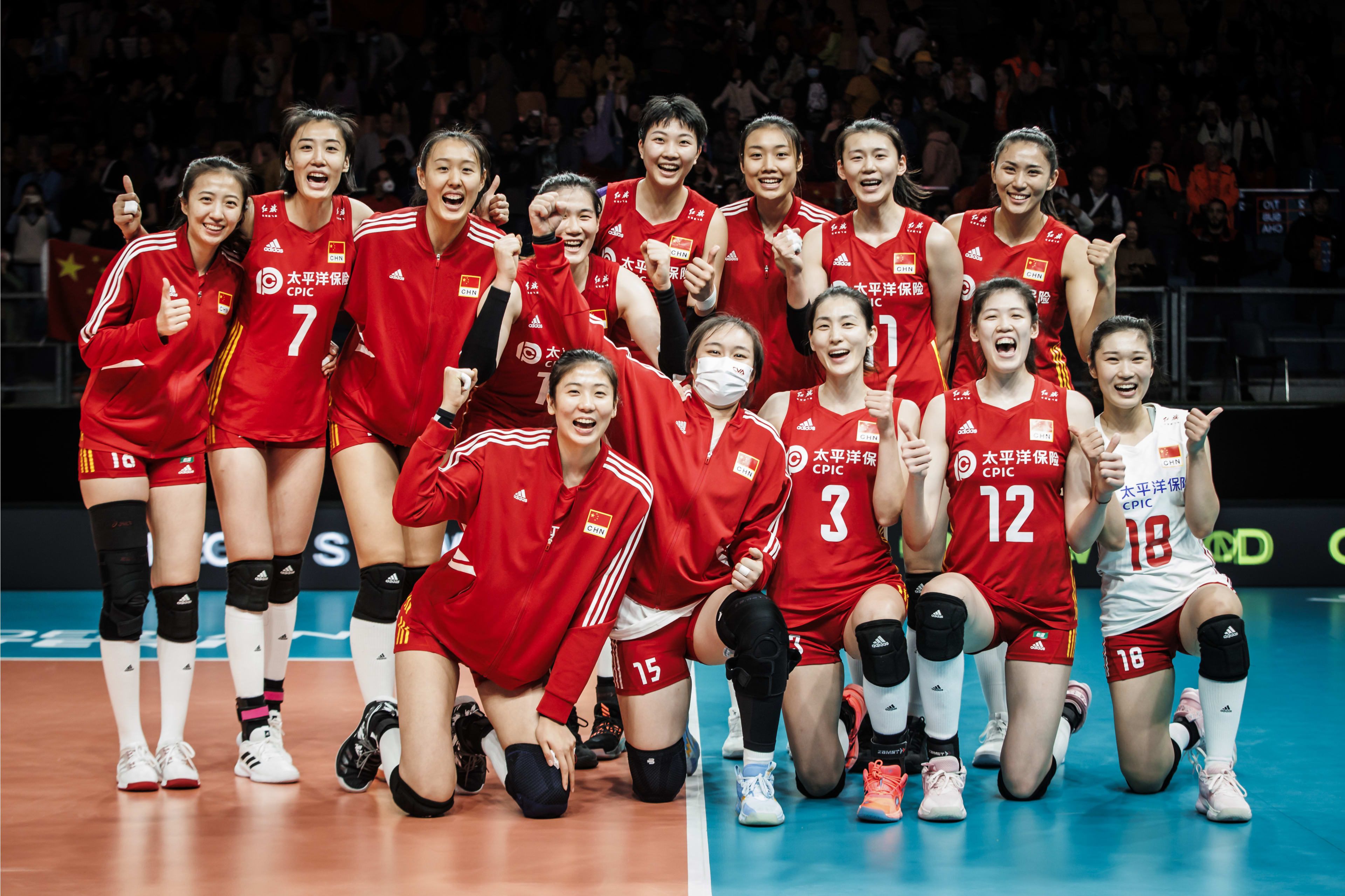 足球世界杯日本的比分(中国女排3-0日本取3连胜升D组头名！蔡斌复仇之战解气 李盈莹19分)