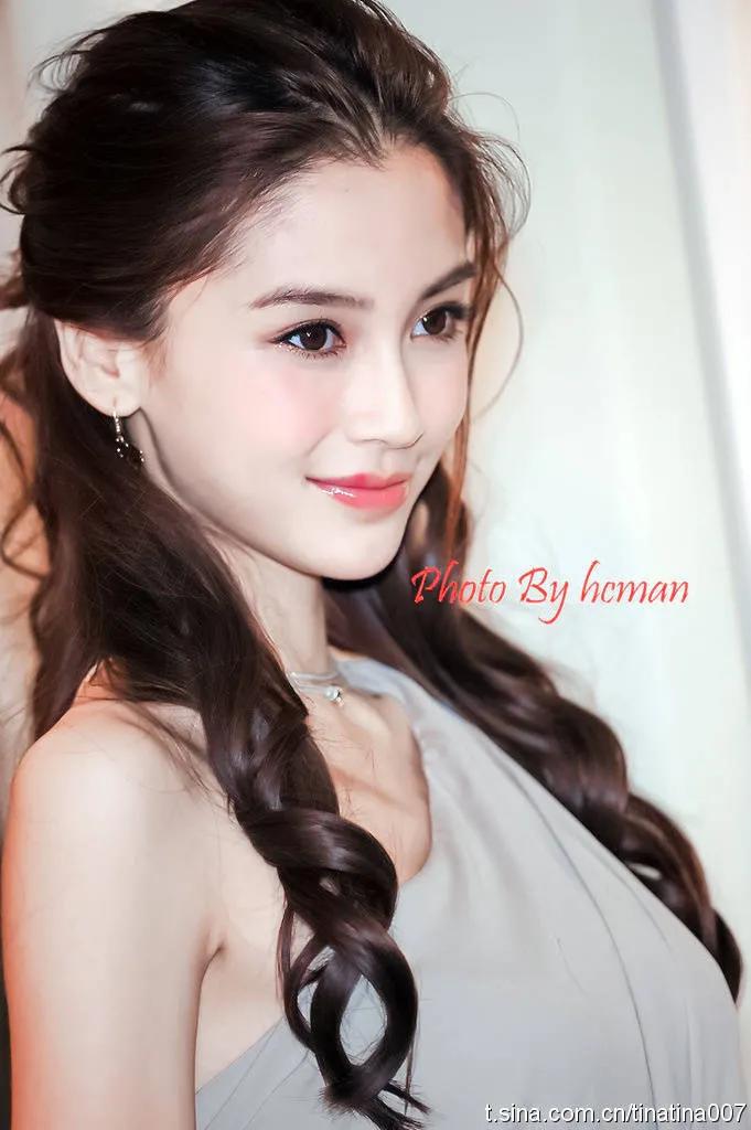 早期的angelababy明艳但又幼态,可以说是国内女星颜值天花板了
