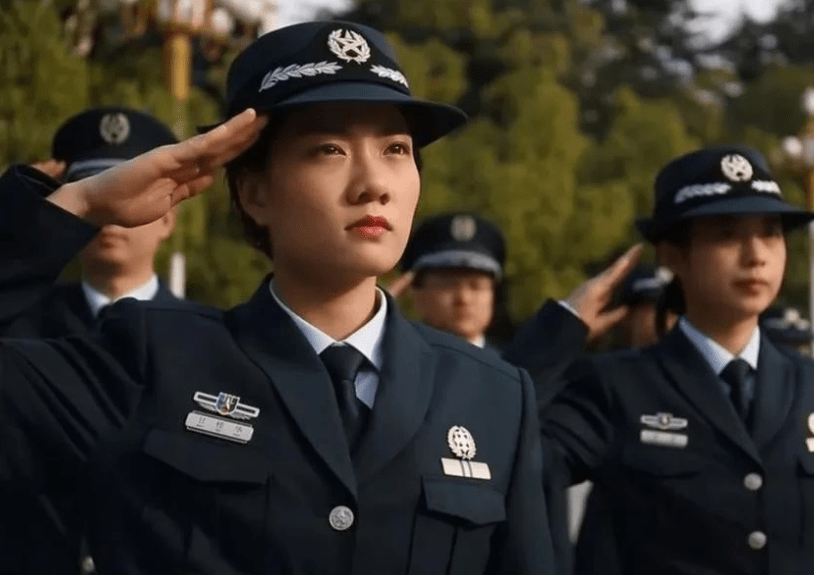 军队文职和公务员该怎么选？哪个福利待遇更好一些？