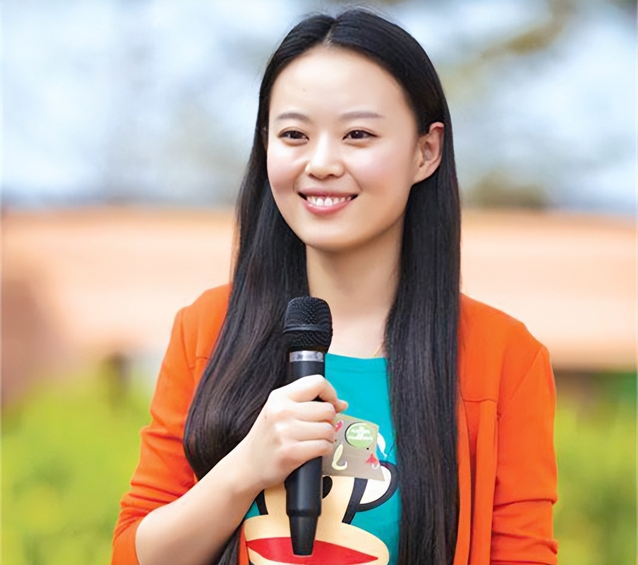 央视主持邱园园：为了孩子放弃治癌，26岁在孩子百日宴离世