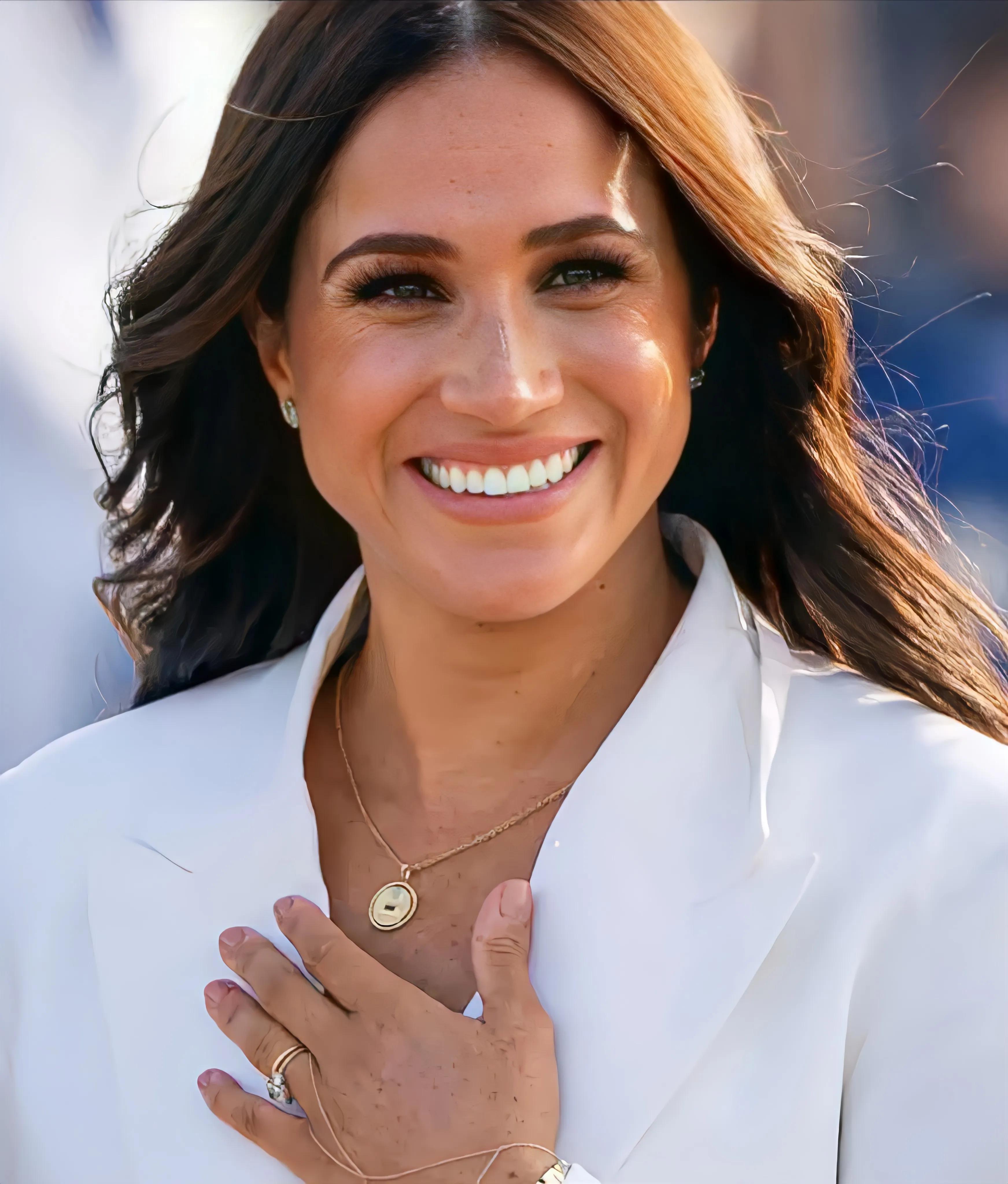 黑人血统、离婚小明星，带娃嫁王室，倾世王妃变形记