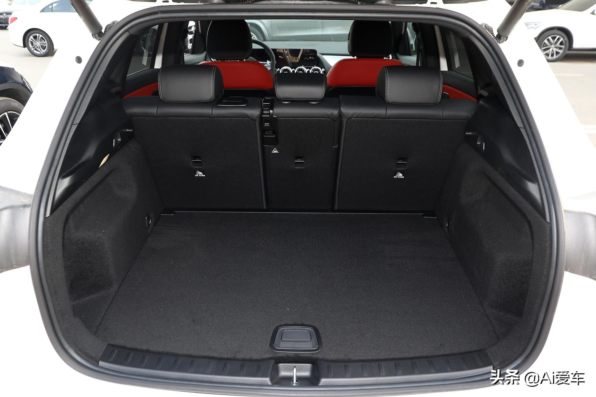 2.0T+306马力，进口豪华性能轿跑，带四驱车价还不错，奔驰GLA AMG
