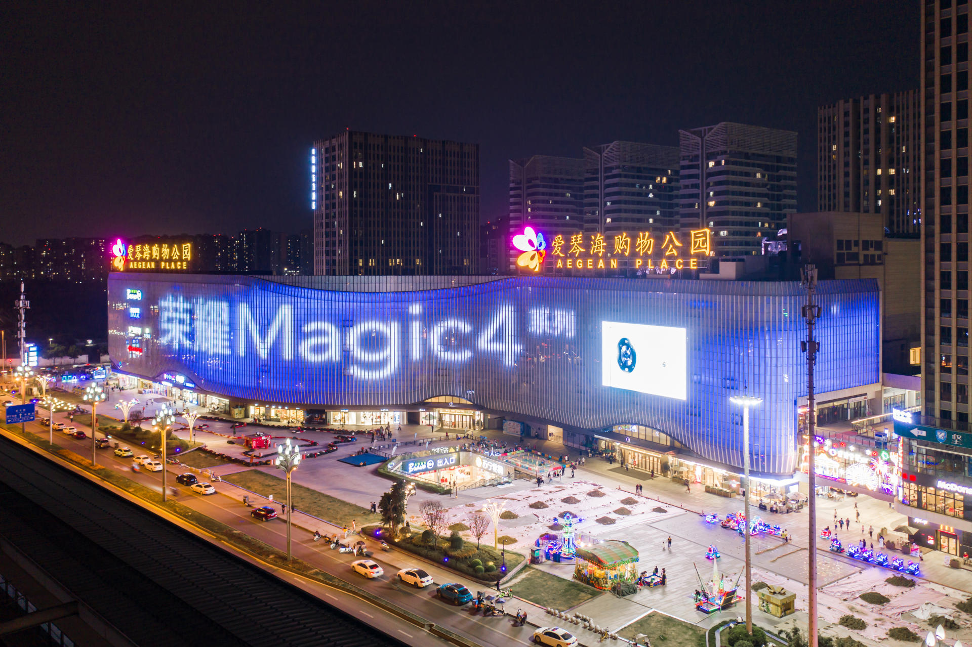 荣耀Magic4系列新品今晚国内发布，户外灯光秀揭秘隐藏黑科技