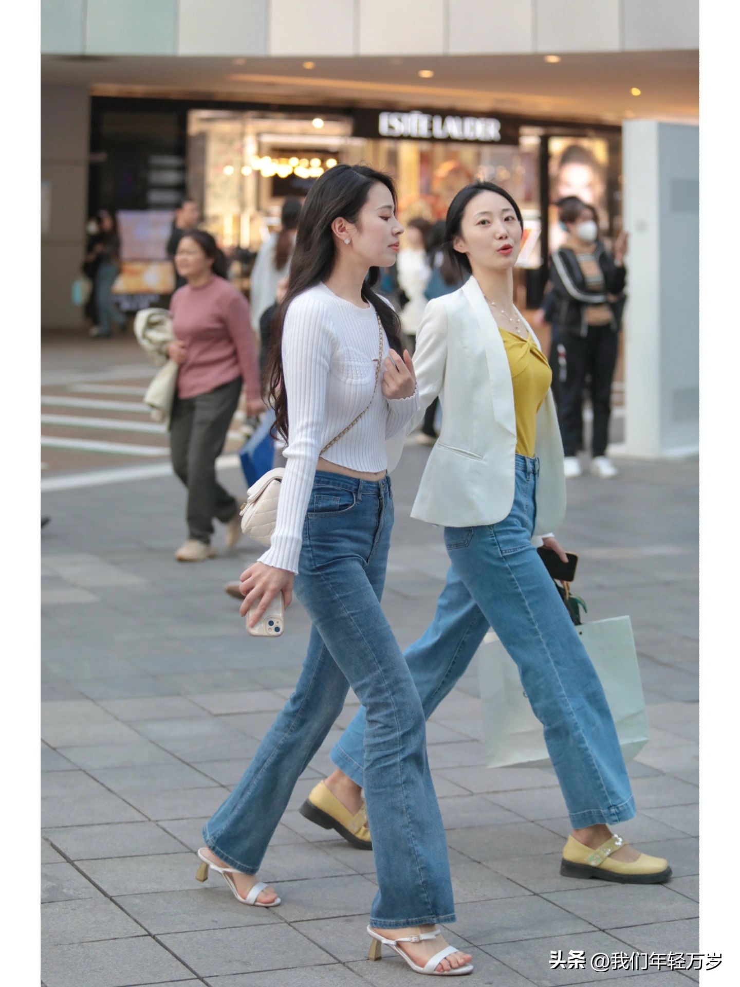 美女街拍：上海陆家嘴美女时尚街拍