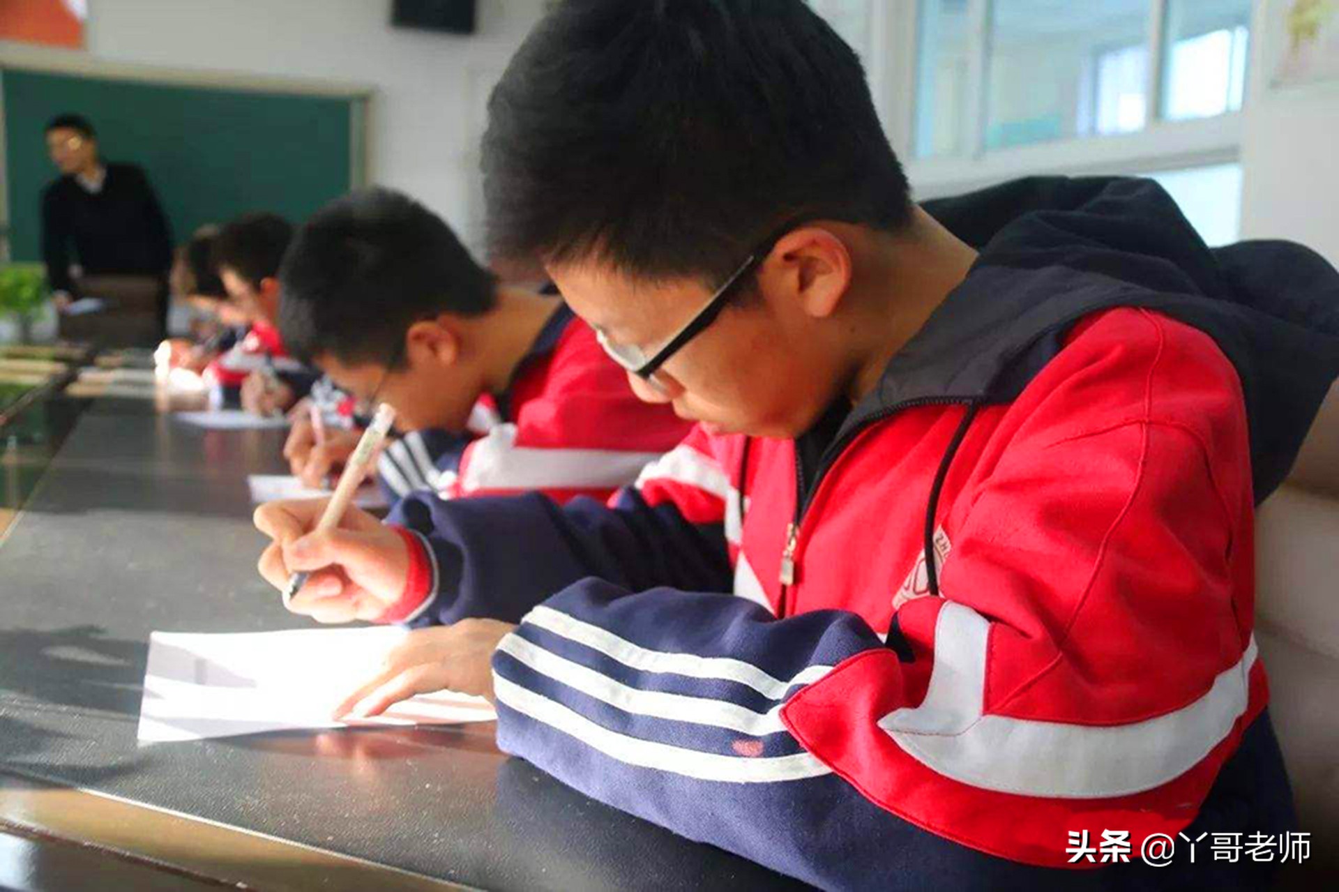 教师对“满意度调查”有质疑，它能作为评优的标准吗