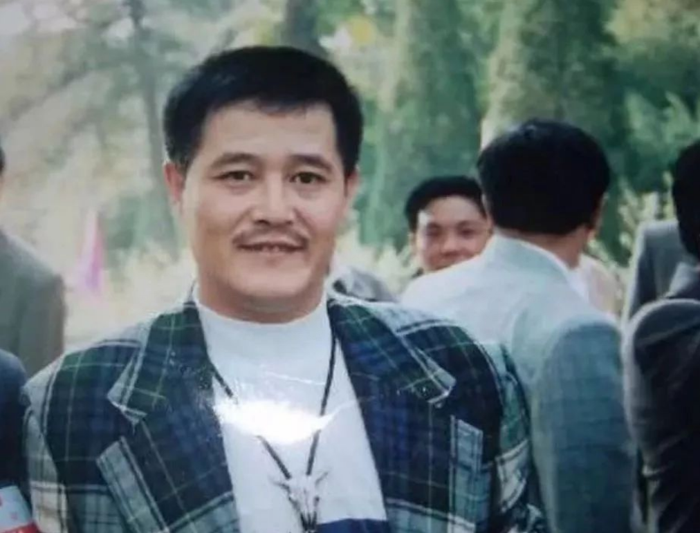 “小品王”赵本山：出身贫苦，成名后和发妻离婚，2婚娶小8岁娇妻