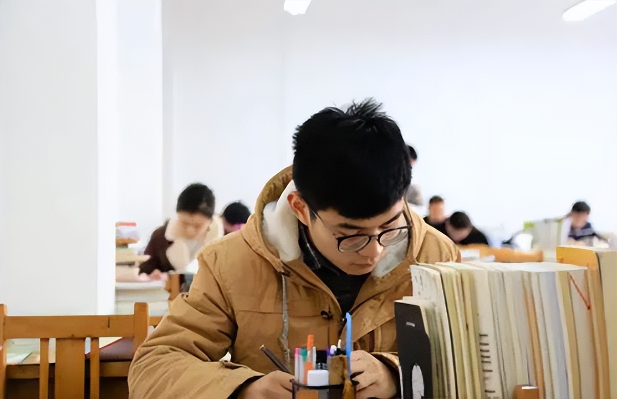 政法类大学排名更新，“法学五院”实力依旧，公安大学表现亮眼